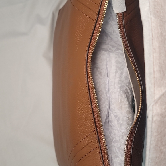 Michael KorsAria Top Zip Large Shoulder - Picture 4 of 4